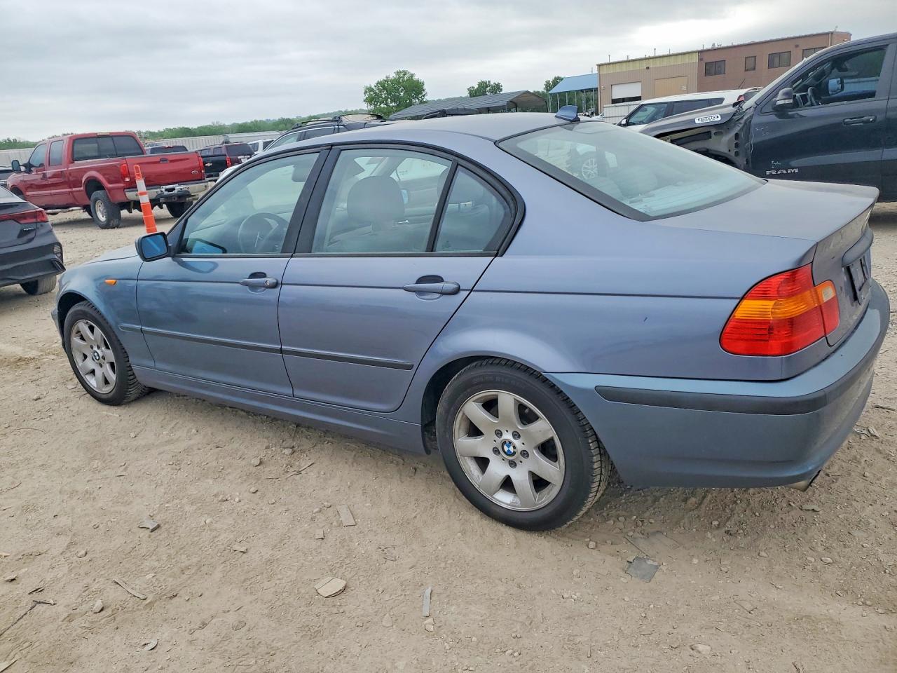 2004 BMW 3 series VIN WBAEU334X4PR10825 photo 2