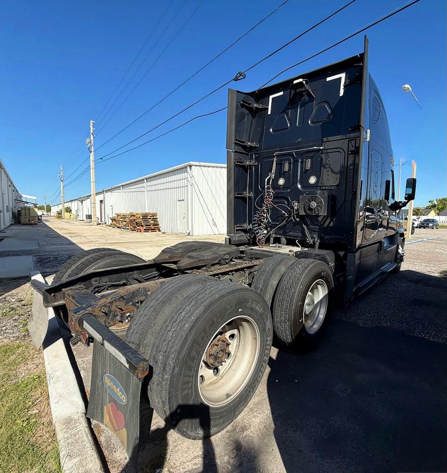 2018 FREIGHTLINER All other VIN 1FUJGLDR6JLHF2531 photo 4