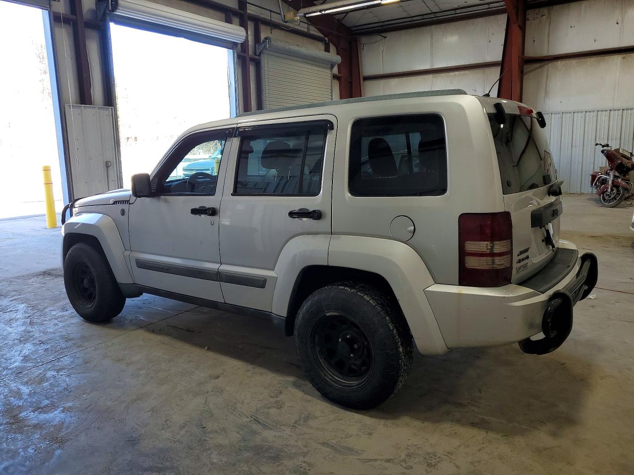 2011 Jeep Liberty VIN 1J4PN2GKXBW575011 photo 2