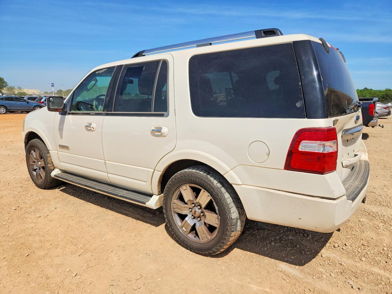 2008 Ford Expedition VIN 1FMFU20588LA61320 photo 2