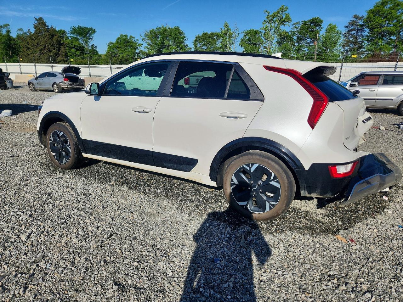 2025 Kia Niro VIN KNDCR3L13S5142390 photo 2