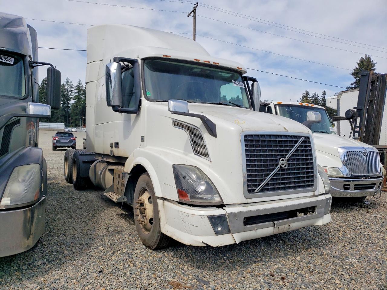 2015 VOLV Vn VIN 4V4NC9EH2FN920518 photo 1