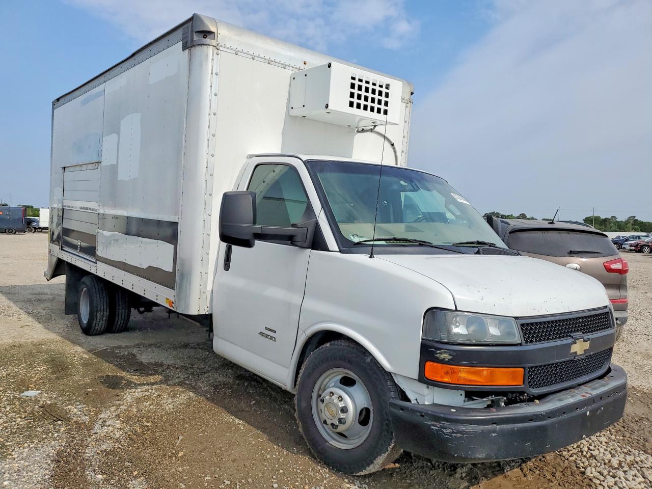 2018 Chevrolet Express VIN 1HA6GVCG5JN001012 photo 4