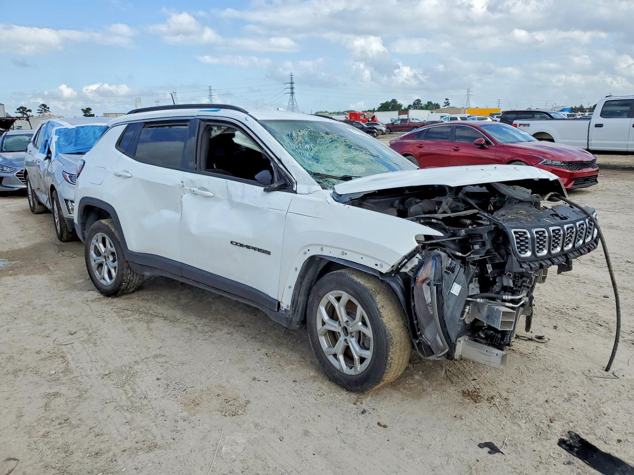 2024 Jeep Compass VIN 3C4NJDBN5RT119438 photo 4