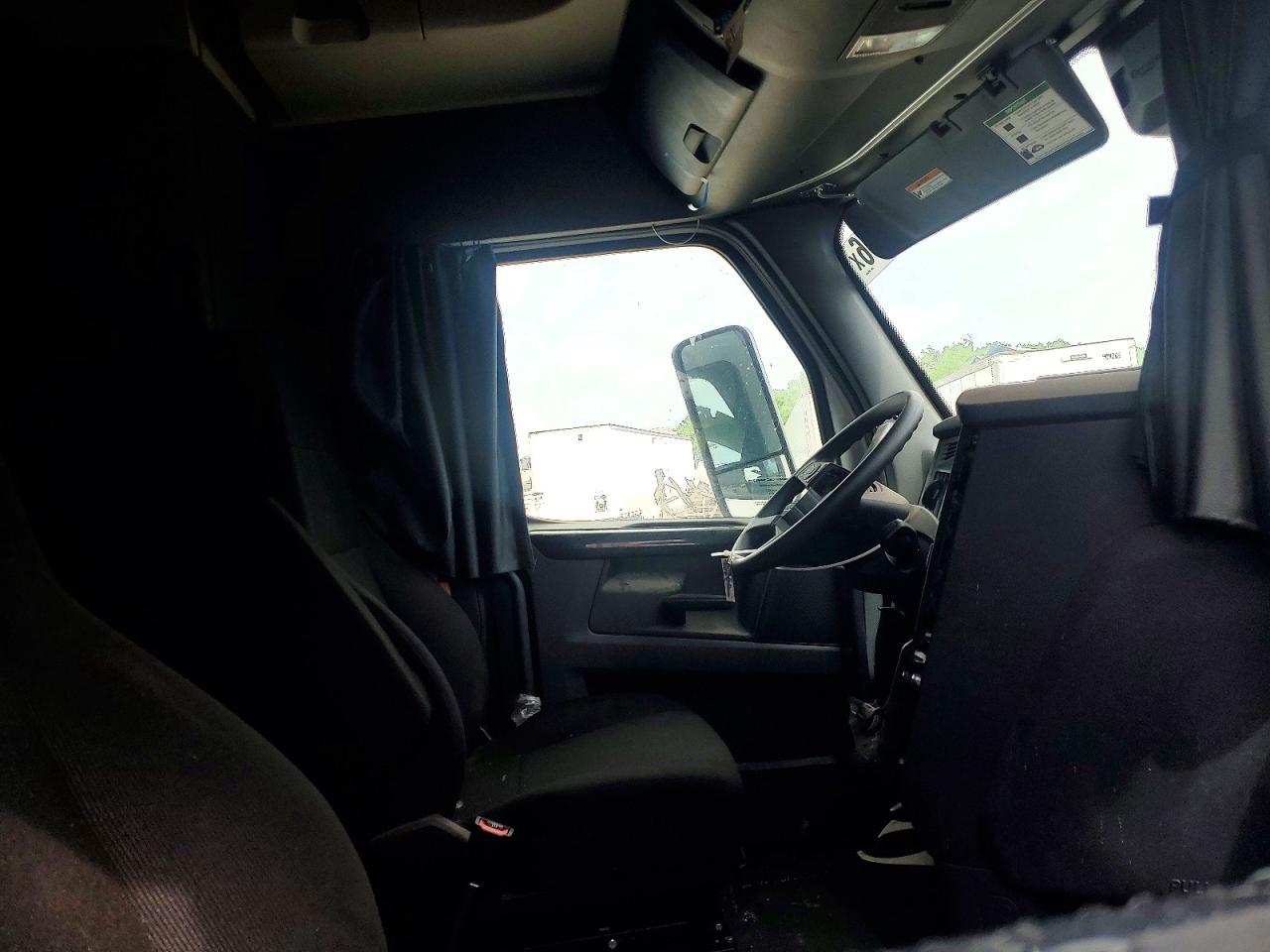2026 FREIGHTLINER All other VIN 3AKJHHFG2TSWP3498 photo 5
