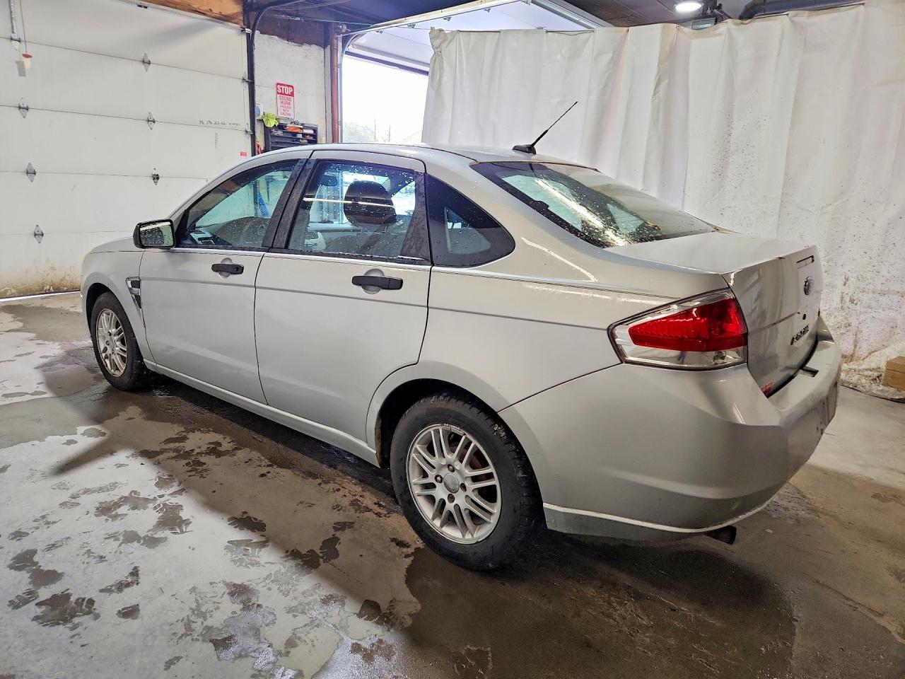 2008 Ford Focus VIN 1FAHP35N38W259617 photo 2