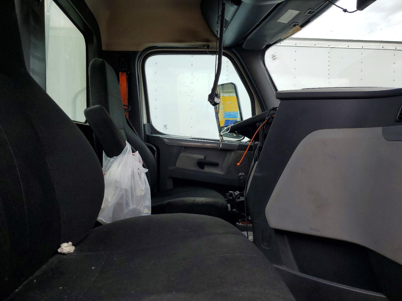 2019 FREIGHTLINER All other VIN 1FUJHLDR0KLKW4675 photo 5