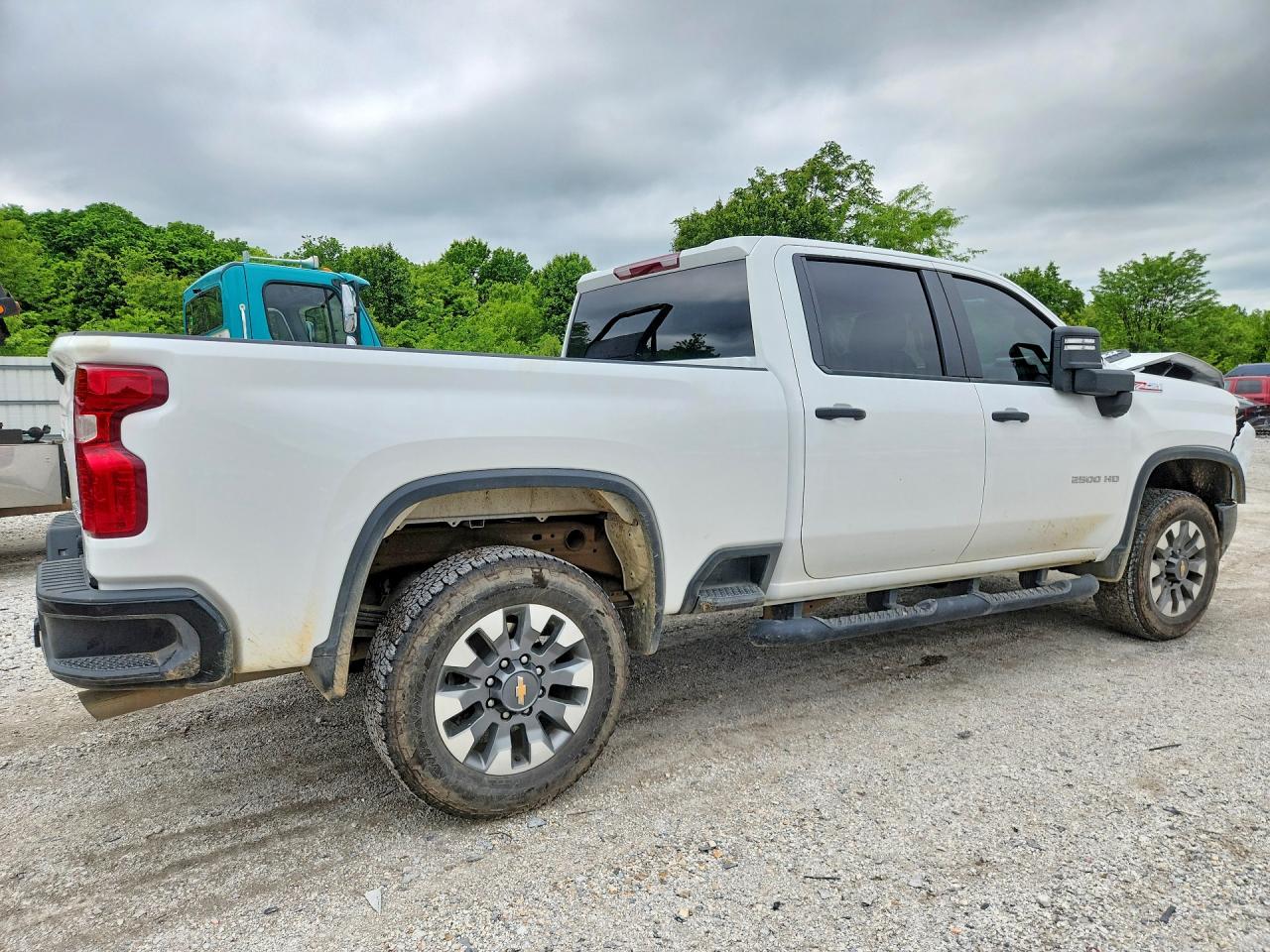 2025 Chevrolet Silverado VIN 2GC4KME76S1107957 photo 3