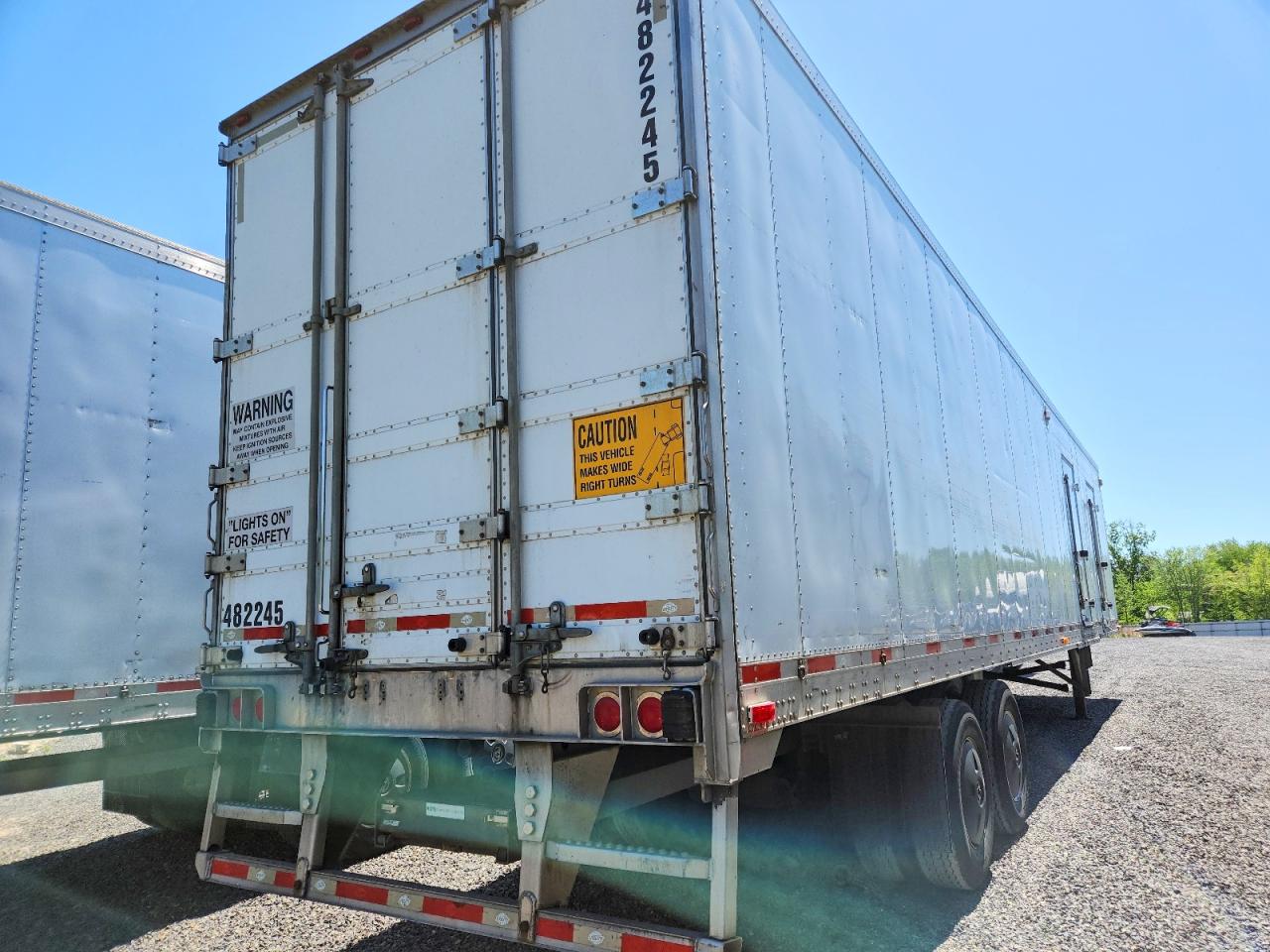 2015 UTILITY All models VIN 1UYVS2486FM408338 photo 4