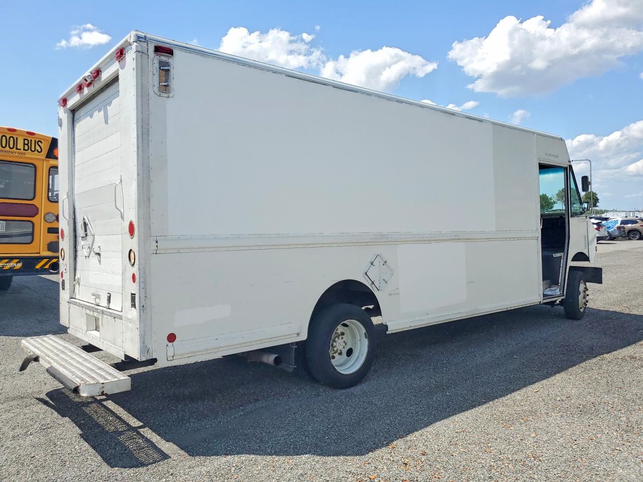 2000 FREIGHTLINER All other VIN 4UZA5FAC4YCG63839 photo 3