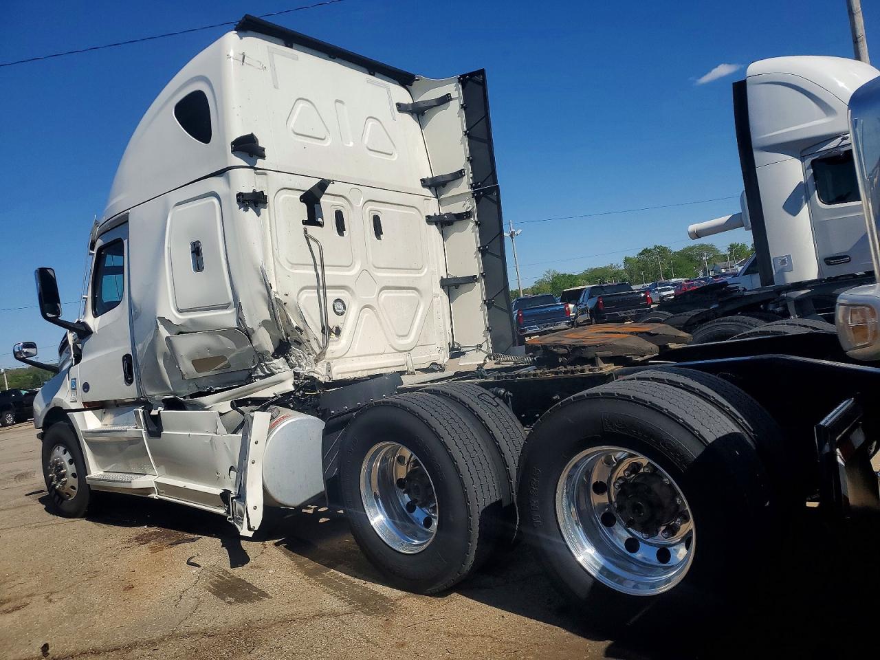 2024 FREIGHTLINER All other VIN 3AKJHHDR2RSVG3091 photo 3