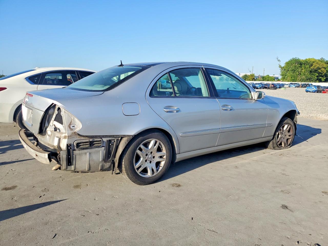 2003 Mercedes-Benz E-class VIN WDBUF65J93X105487 photo 3