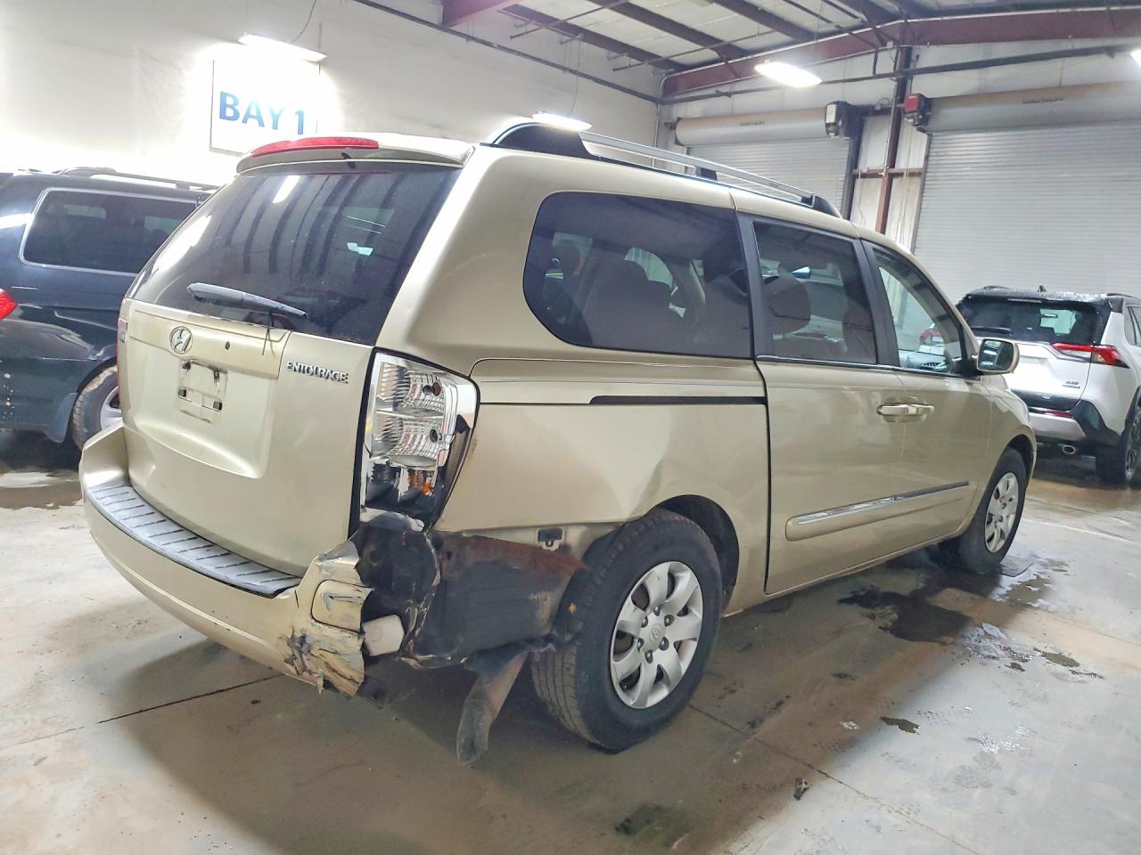 2008 Hyundai Entourage VIN KNDMC233086050092 photo 3