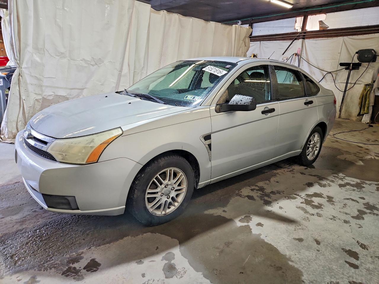 2008 Ford Focus VIN 1FAHP35N38W259617 photo 1