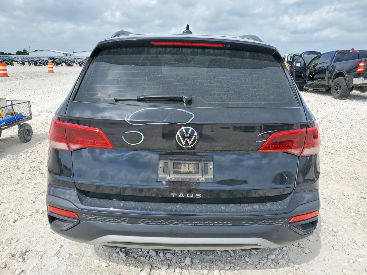 2024 Volkswagen All other VIN 3VV5X7B29RM108203 photo 6