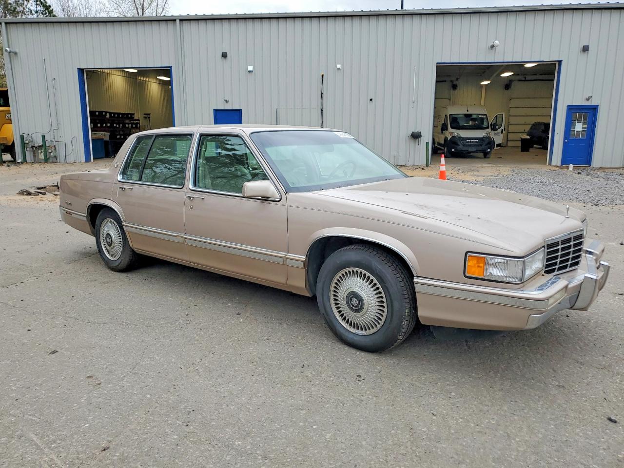 1993 Cadillac Deville VIN 1G6CD53B4P4215592 photo 4