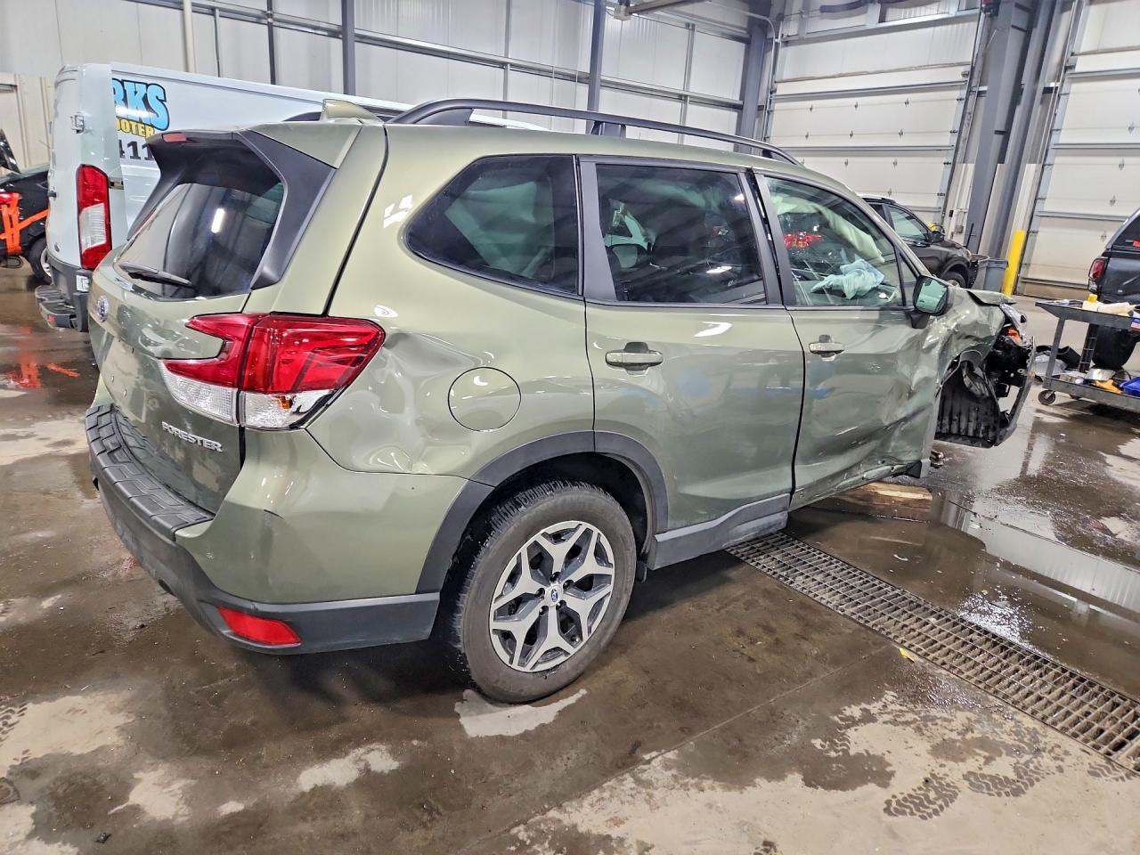 2020 Subaru Forester VIN JF2SKAJC3LH457989 photo 3
