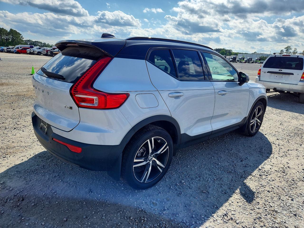 2021 Volvo Xc40 VIN YV4162UM4M2494110 photo 3