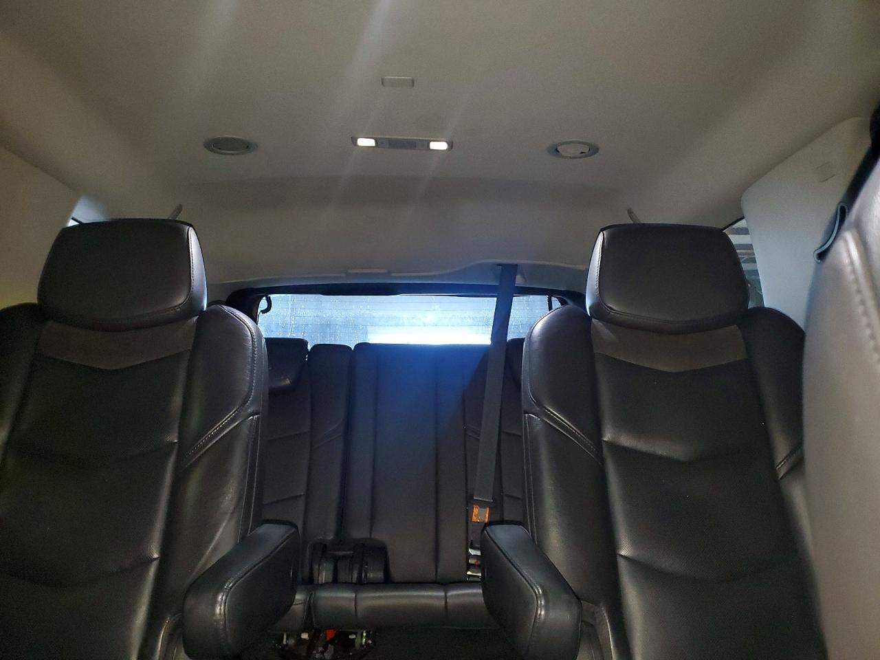 2018 Cadillac Escalade VIN 1GYS4BKJ7JR395770 photo 10