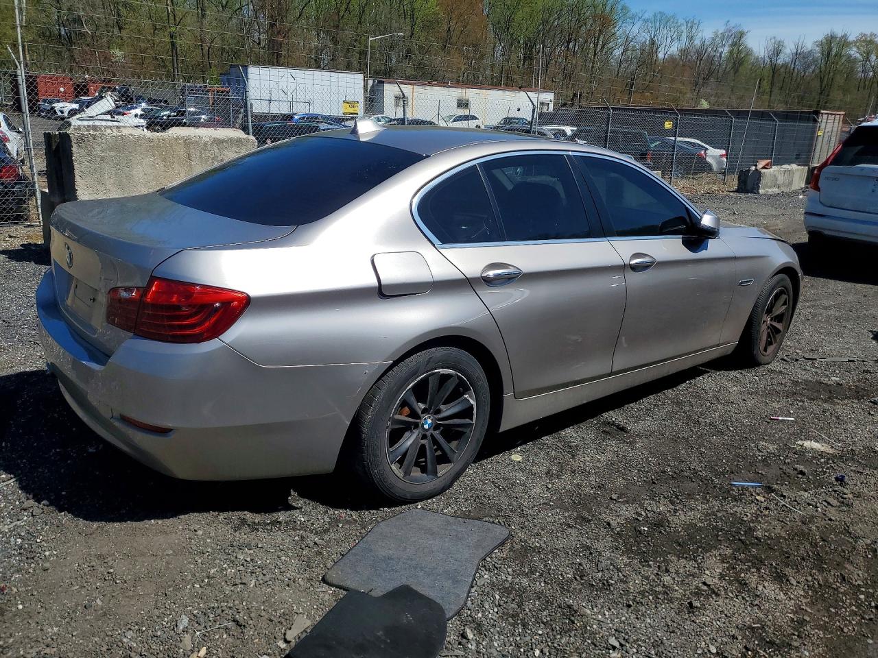 2016 BMW 5 series VIN WBA5A7C57GG644208 photo 3