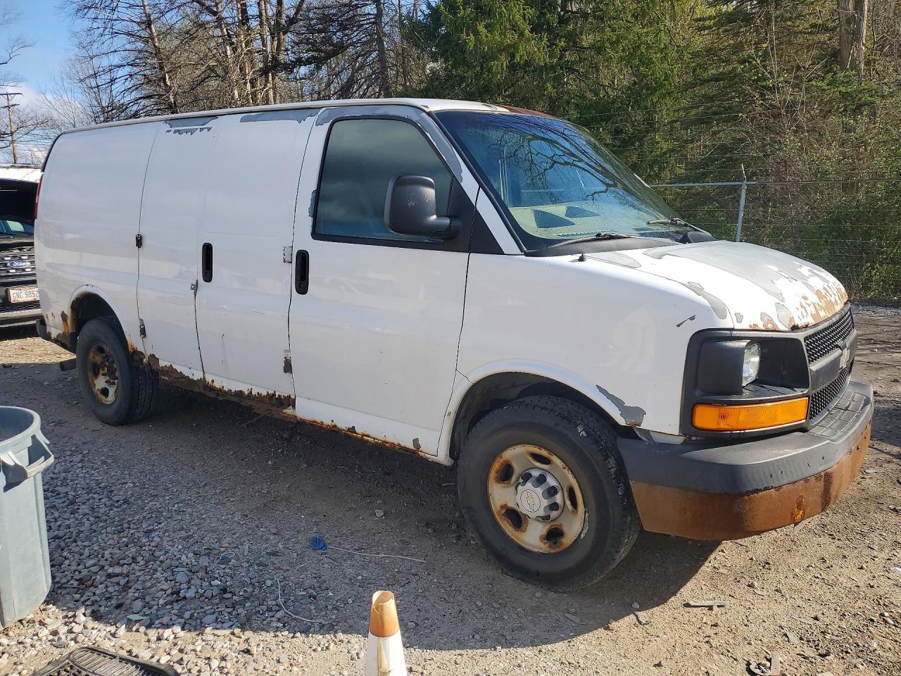 2007 CHEV Express VIN 1GCGG25V271241508 photo 4