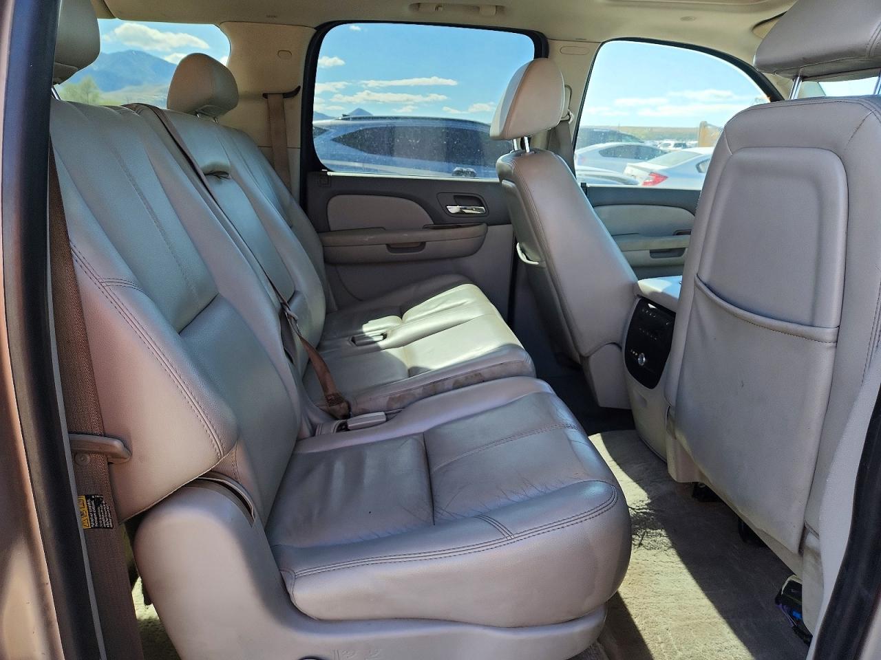 2007 Chevrolet Suburban VIN 3GNFK16387G145571 photo 10