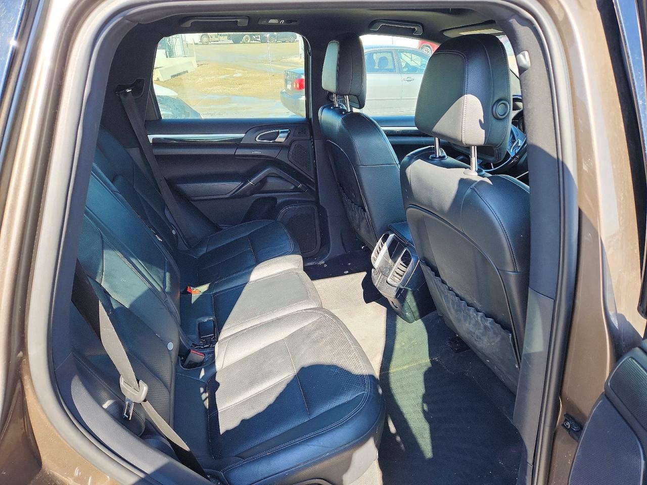 2012 Porsche Cayenne VIN WP1AA2A21CLA00796 photo 11