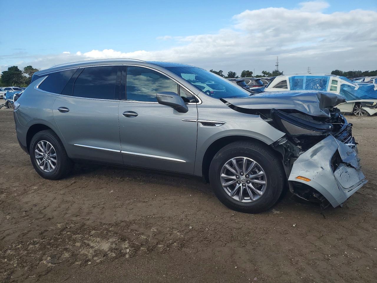 2023 Buick Enclave VIN 5GAEVAKWXPJ259390 photo 4