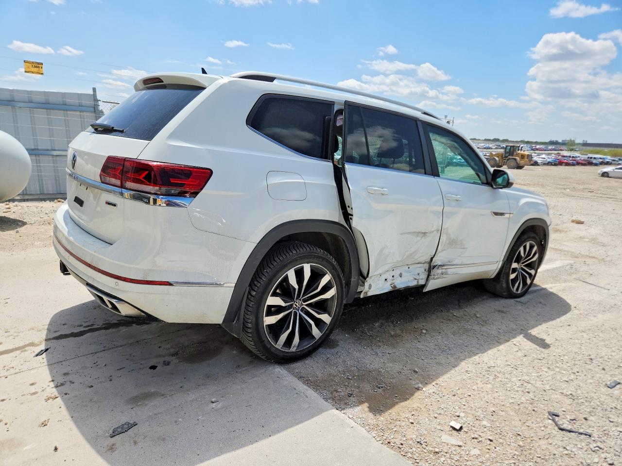 2021 Volkswagen Atlas VIN 1V2SR2CA8MC534722 photo 3
