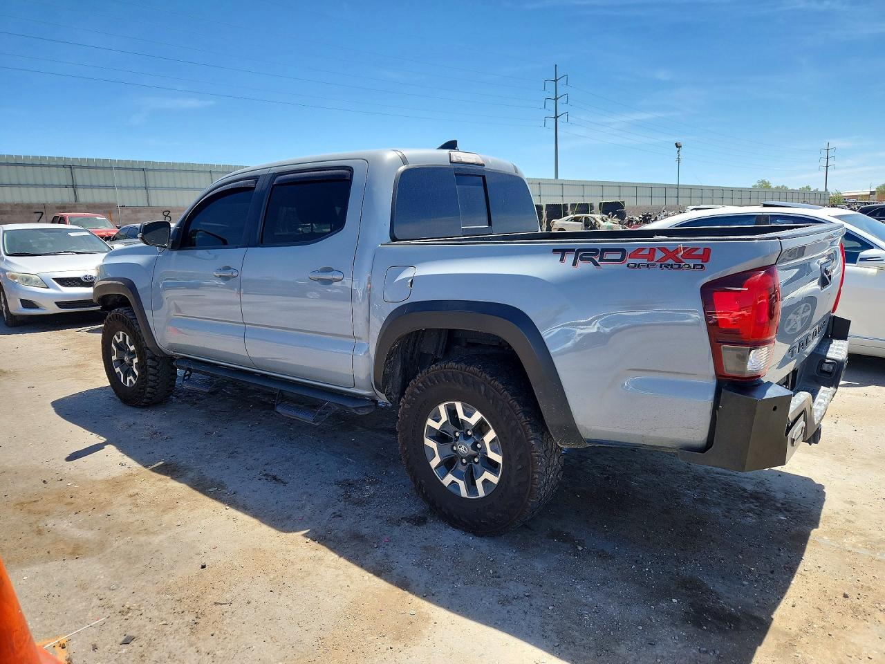 2018 Toyota Tacoma VIN 3TMCZ5AN2JM184642 photo 2