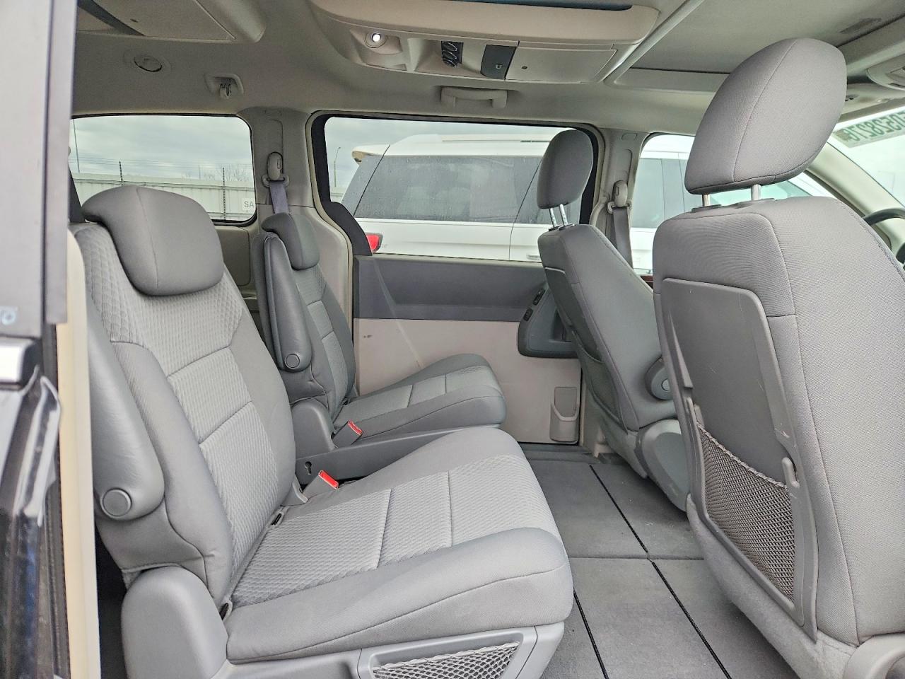 2010 Chrysler Minivan VIN 2A4RR5DX7AR126441 photo 11