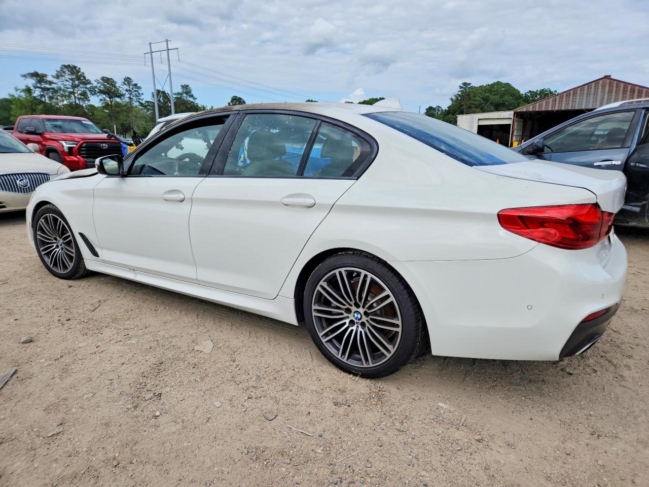 2019 BMW 5 series VIN WBAJA5C52KWW38415 photo 2