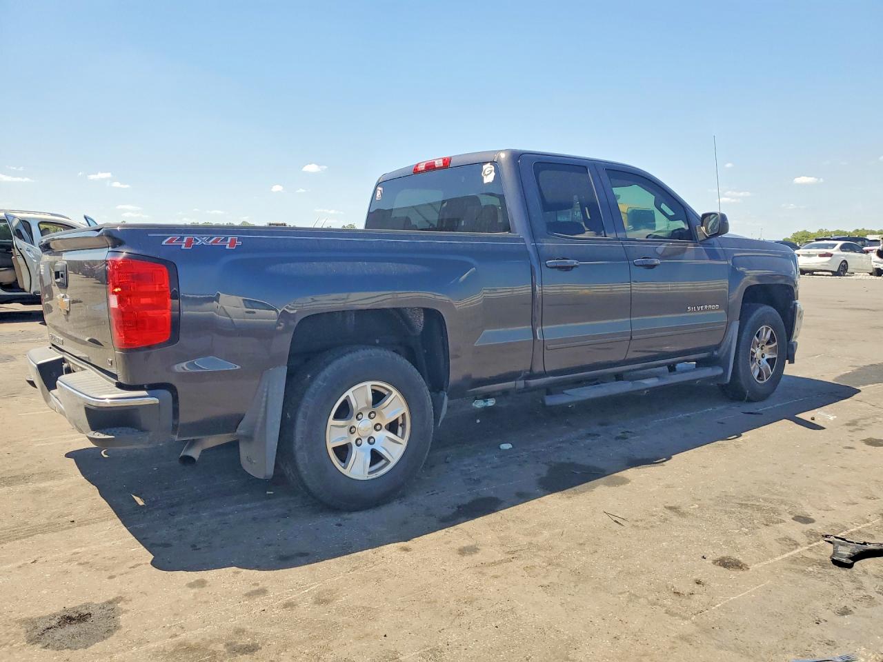 2016 Chev Silverado VIN 1GCVKREH9GZ150567 photo 3