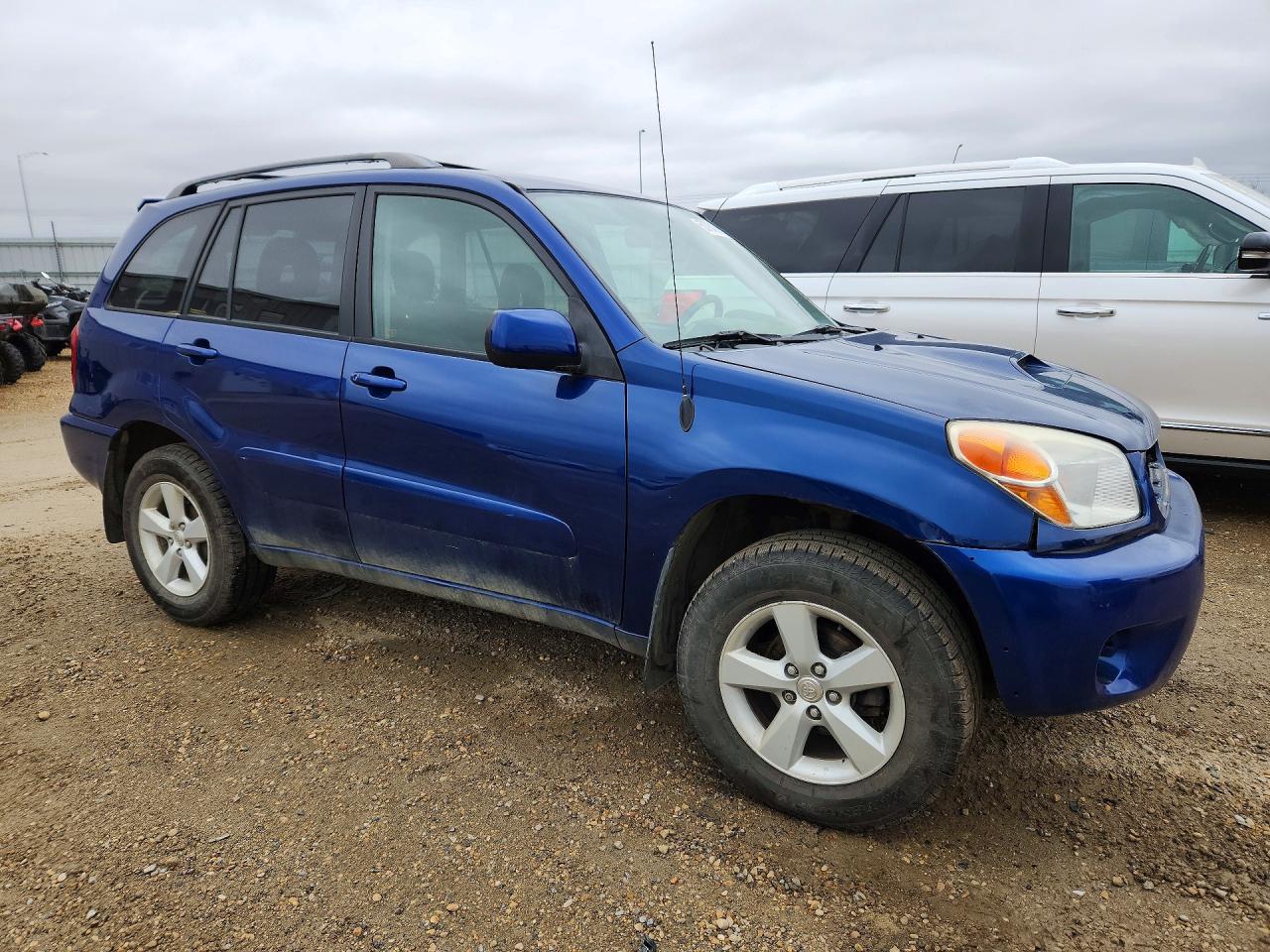 2004 TOYOTA Rav4 base VIN JTEHD20V646005670 photo 4