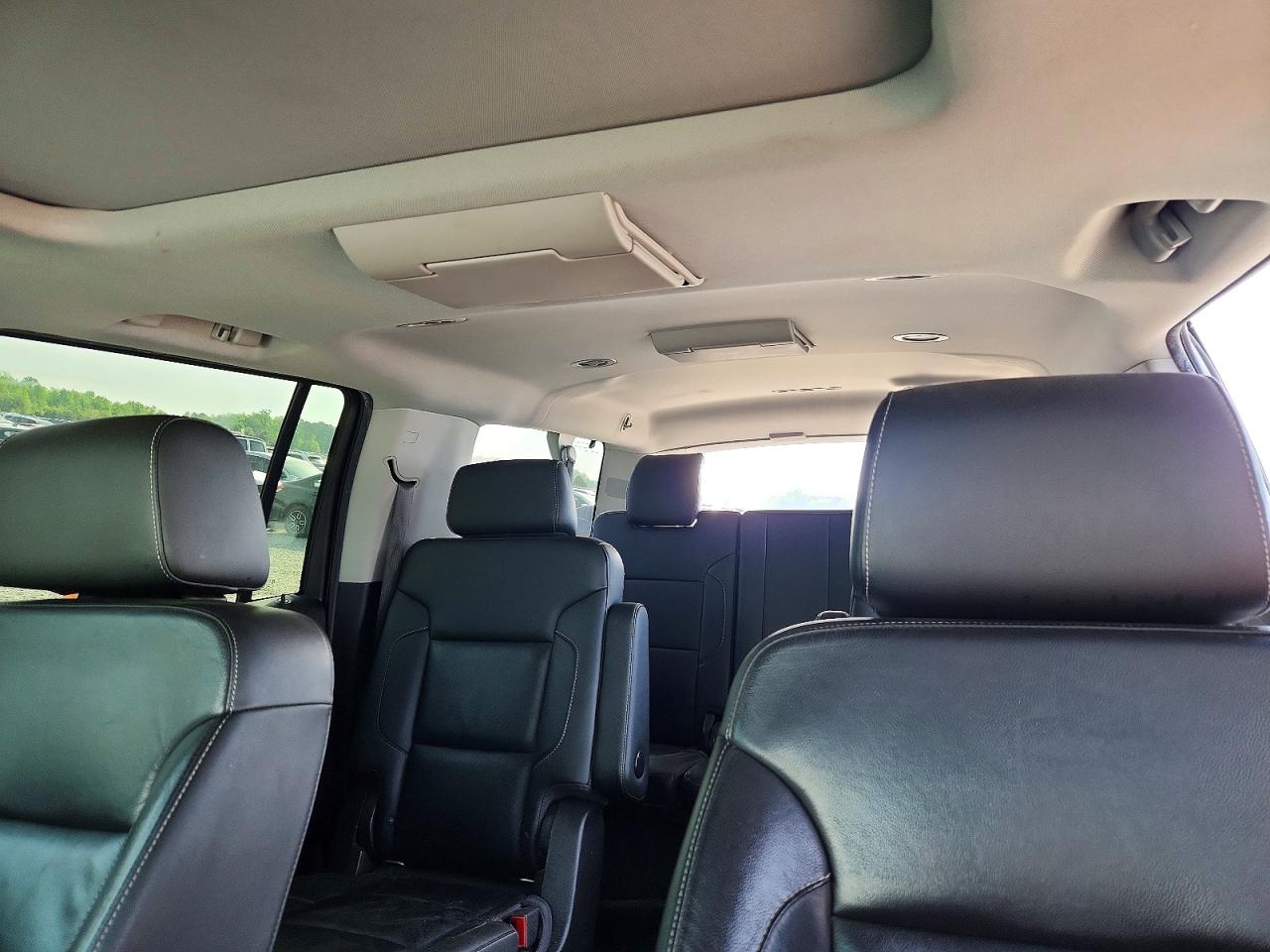2019 Chevrolet Suburban VIN 1GNSKHKCXKR148090 photo 10