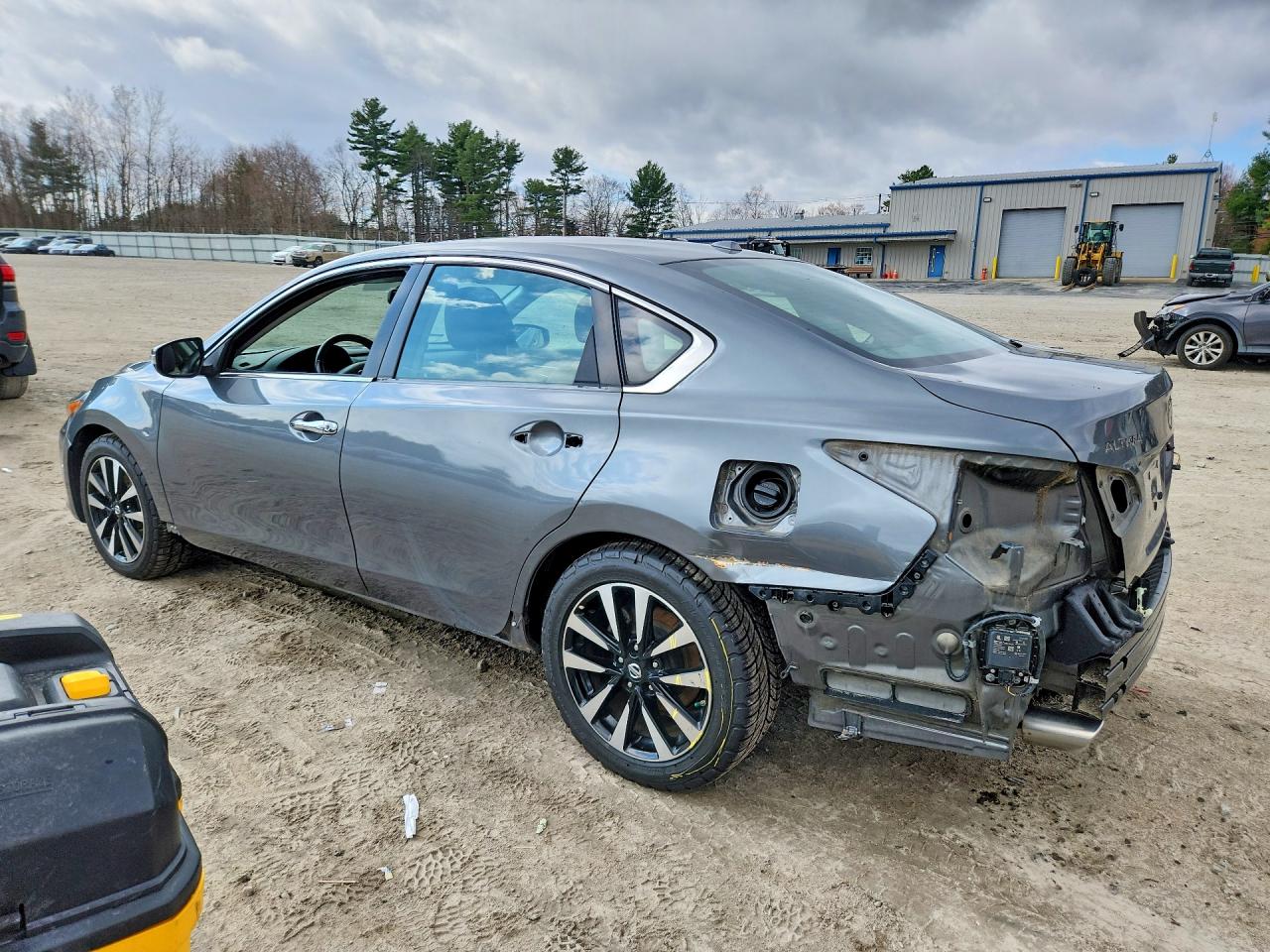 2018 Nissan Altima VIN 1N4AL3AP4JC209594 photo 2