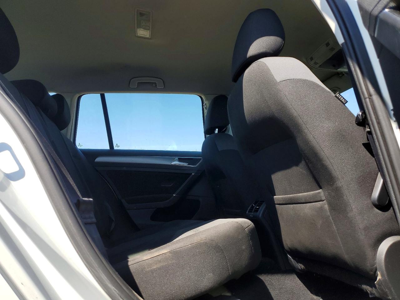2017 Golf VIN 3VWC17AU3HM501166 photo 10