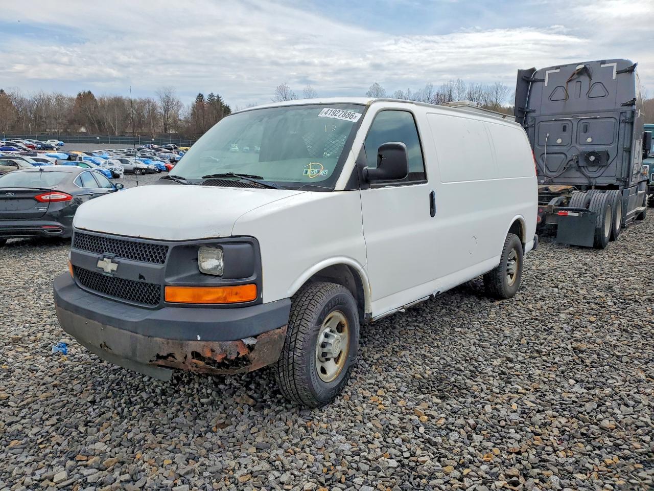 2008 Chevrolet Express VIN 1GCGG25C981155323 photo 1