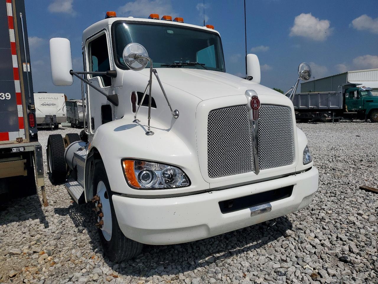 2015 KENWORTH All models VIN 2XKHAJ7X8FM462735 photo 1