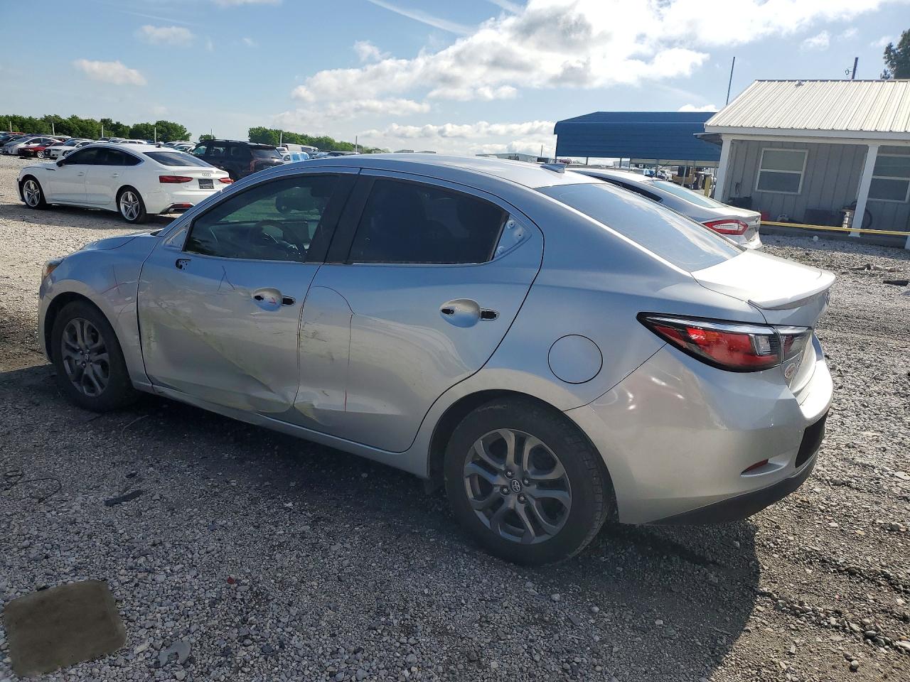 2019 Toyota Yaris VIN 3MYDLBYV7KY521733 photo 2