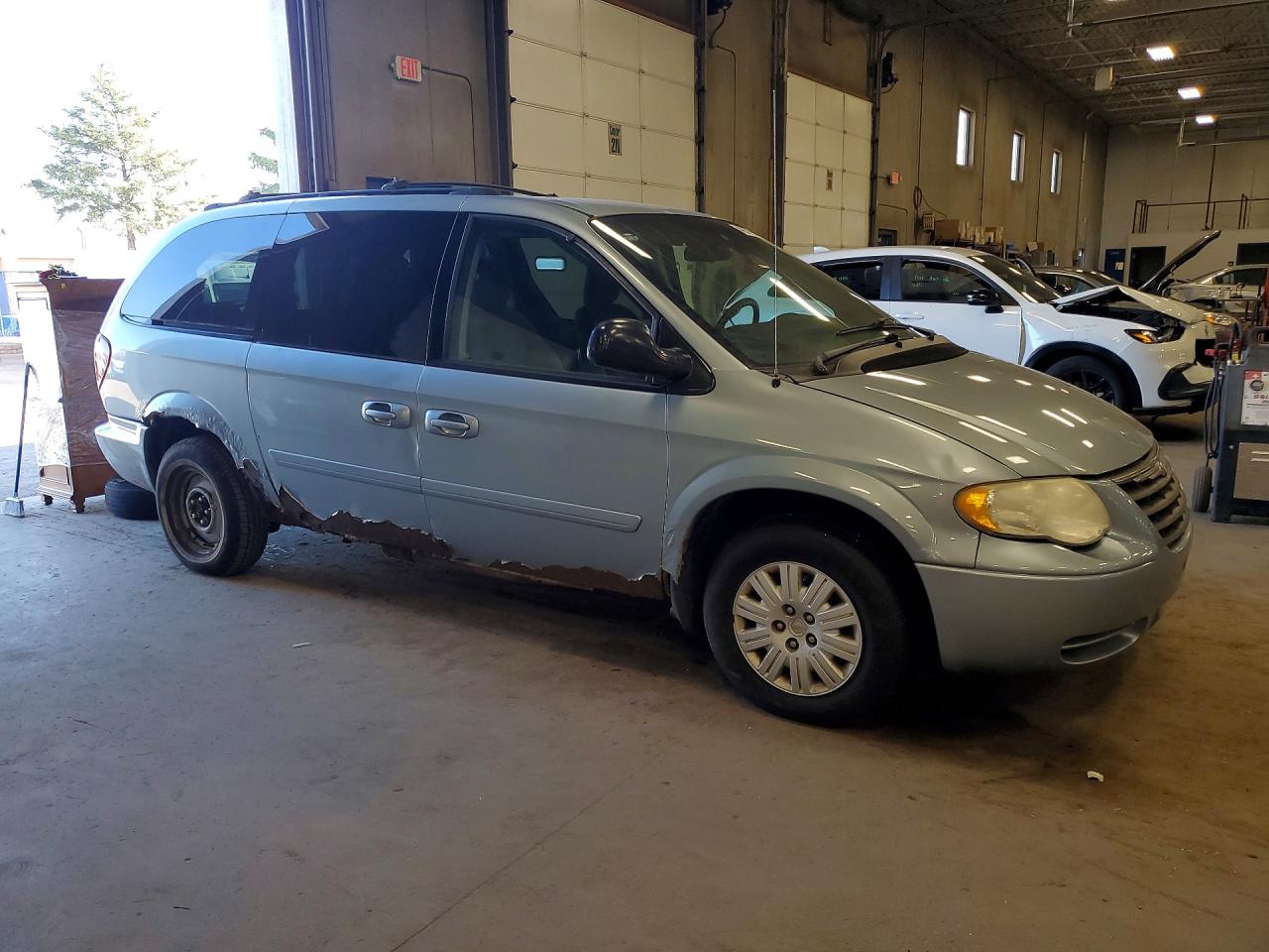 2005 CHRYSLER Minivan VIN 2C4GP44R45R199397 photo 4
