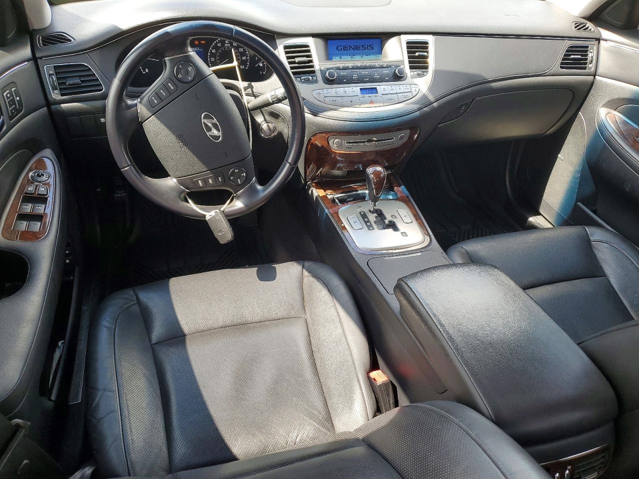 2009 Hyundai Genesis VIN KMHGC46E89U043048 photo 8