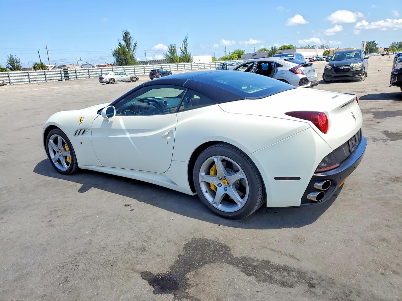 2011 Ferrari California VIN ZFF65LJA3B0178624 photo 2