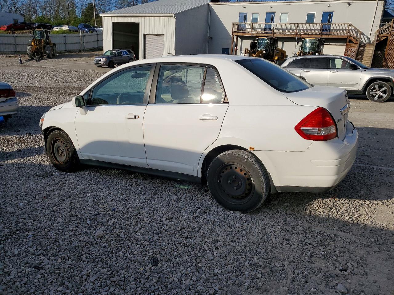 2007 Nissan Versa VIN 3N1BC11E97L422574 photo 2