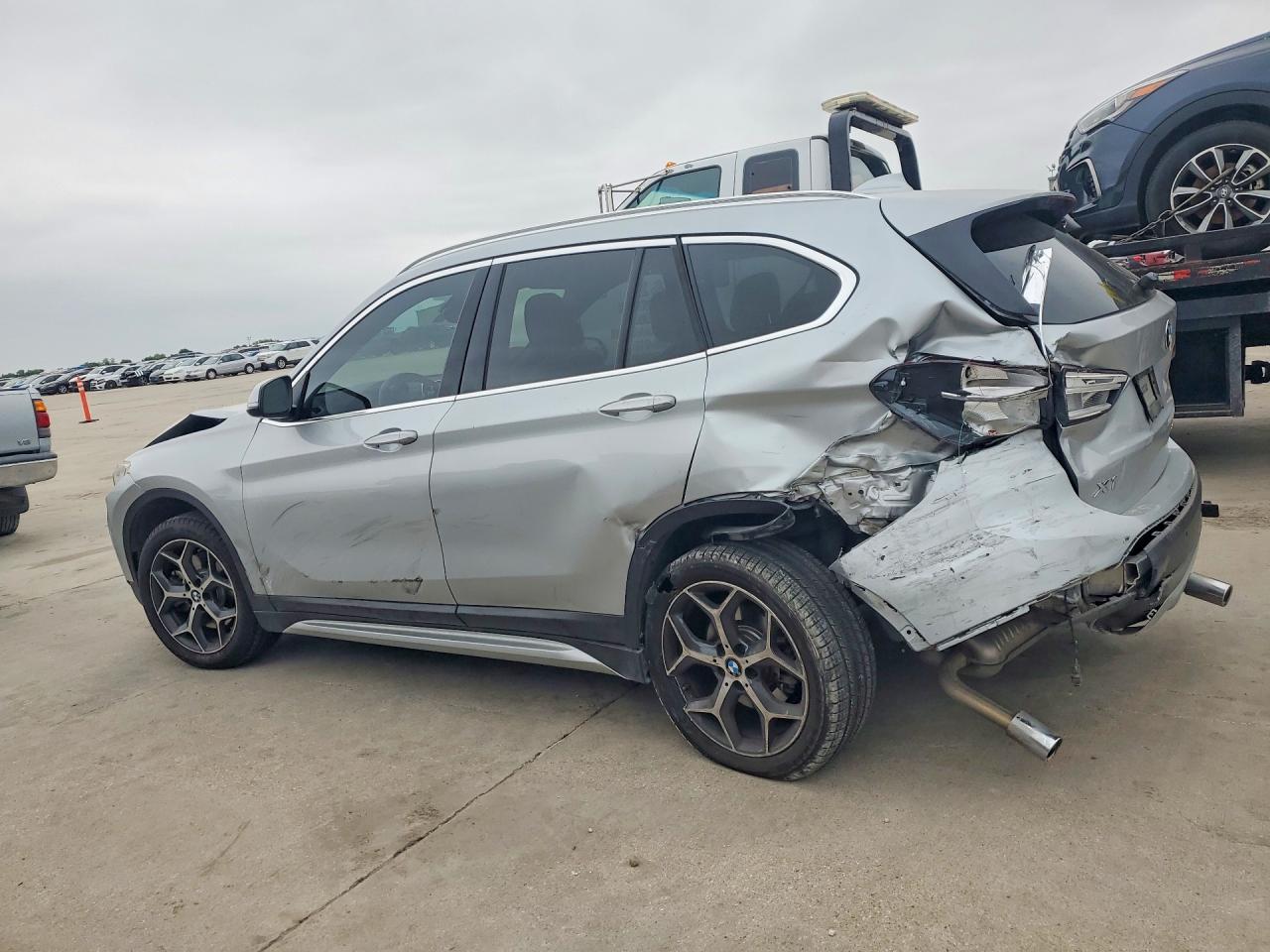 2019 BMW X1 VIN WBXHU7C50K3H44258 photo 2
