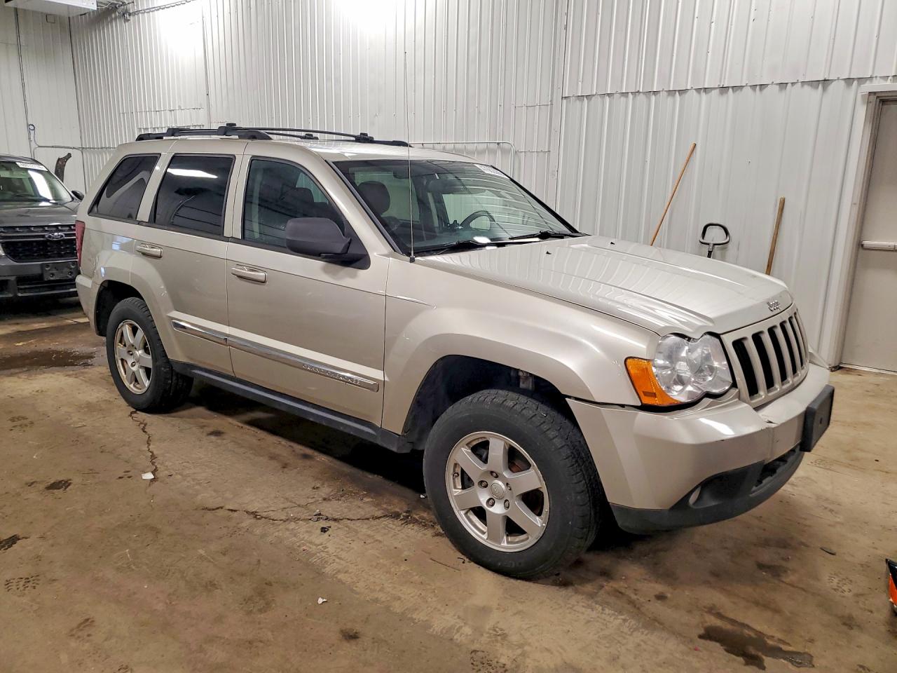 2010 Jeep Cherokee VIN 1J4PR4GK7AC117460 photo 4