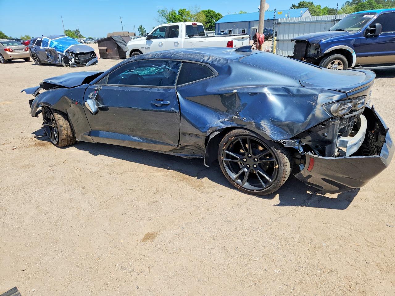 2021 Chevrolet Camaro VIN 1G1FE1R76M0105402 photo 2