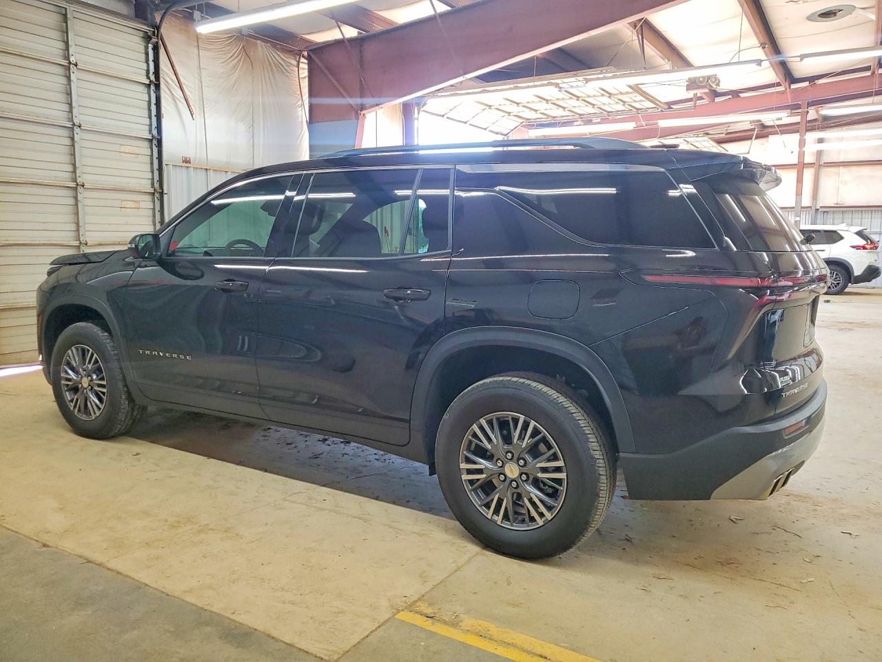 2025 Chevrolet Traverse VIN 1GNERGRS0SJ256197 photo 2