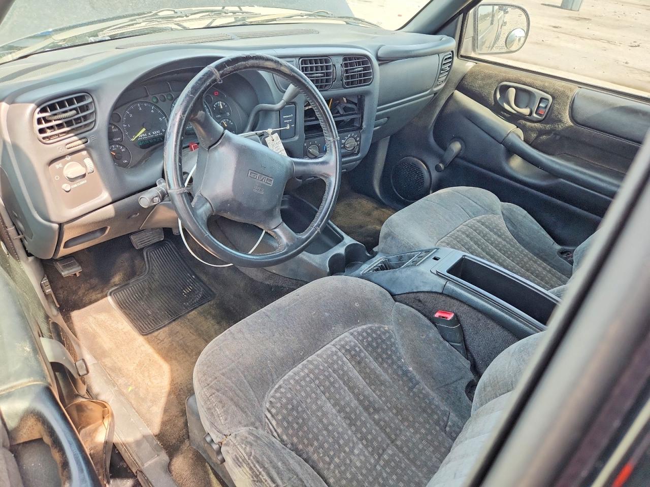 2001 GMC Sonoma VIN 1GTCS19W718167639 photo 8