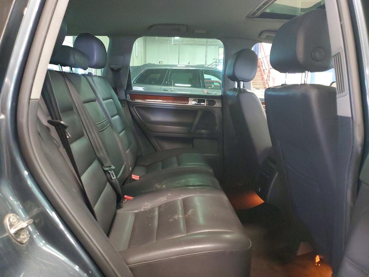 2006 Volkswagen Touareg VIN WVGZG77L96D038433 photo 11